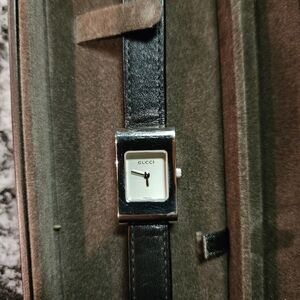 Gucci Silver and Black Watch Elegant Minimalist Design